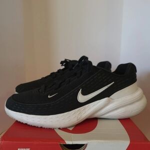 Nike Uplift Sc Black And White (Mens 9- Womans 10.5)